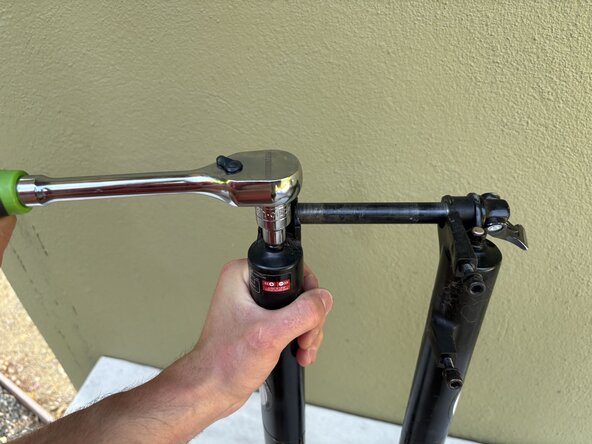 Fox32 Mountain Bike Front Air Suspension Fork Seal and Oil Replacement: étape 24, image 2 de 3