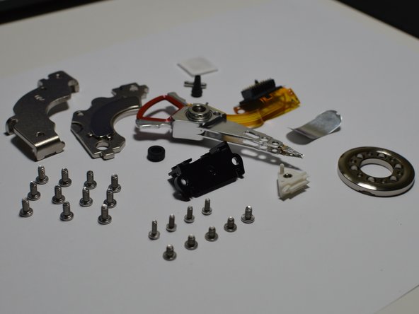 WD Blue Hard Drive Teardown, Components laid out: crwdns2935265:015crwdnd2935265:02crwdnd2935265:03crwdne2935265:0