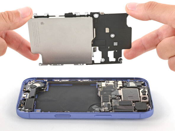 iPhone 17 Pro Battery Replacement, Remove the battery: crwdns2935265:025crwdnd2935265:03crwdnd2935265:03crwdne2935265:0