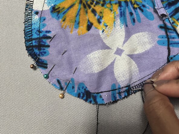 How to Repair a Torn Skirt Pocket: crwdns2935265:04crwdnd2935265:02crwdnd2935265:02crwdne2935265:0