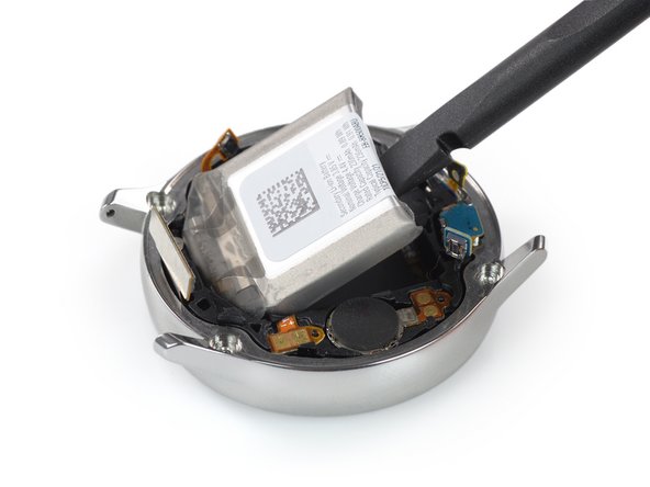 Samsung Watch Active Battery Replacement, Lift the battery: crwdns2935265:011crwdnd2935265:03crwdnd2935265:03crwdne2935265:0