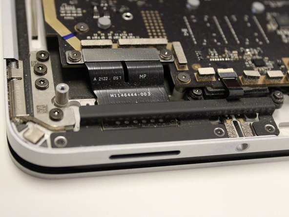 Surface Laptop Studio Headphone Jack Replacement, Headphone Jack: crwdns2935265:07crwdnd2935265:02crwdnd2935265:03crwdne2935265:0