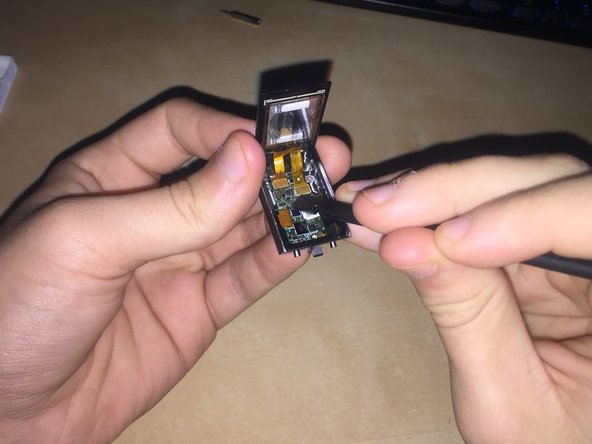 Charge 3 Touch Screen Assembly Replacement: шаг 6, изображение 2 из 3