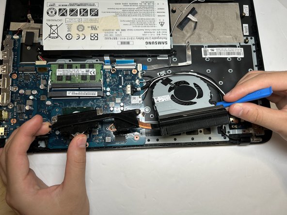 Samsung Notebook 5 NP530E5M Fan Assembly Replacement: crwdns2935265:010crwdnd2935265:02crwdnd2935265:03crwdne2935265:0