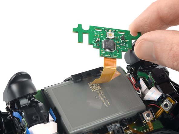 Scuf Reflex Battery Replacement, Free the daughterboard: crwdns2935265:017crwdnd2935265:03crwdnd2935265:03crwdne2935265:0