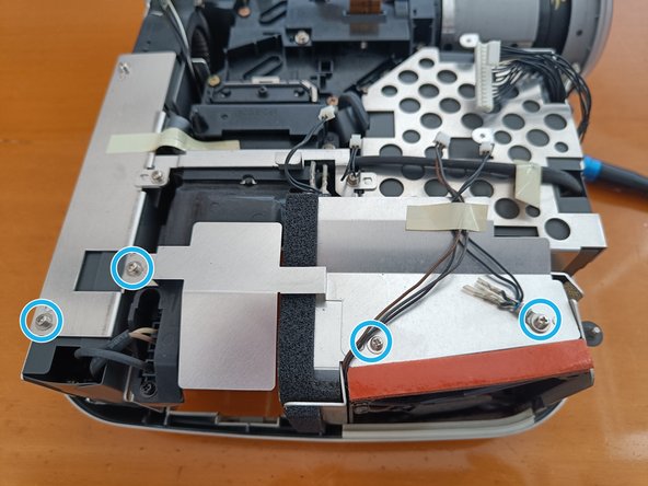 NEC VT570 Dismantling, Removing main (larger) fan: crwdns2935265:04crwdnd2935265:02crwdnd2935265:03crwdne2935265:0