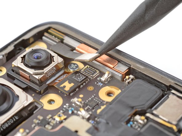 Motorola Edge 5G UW (2022) Screen Replacement, Disconnect the 5G mmWave antenna cable: crwdns2935265:032crwdnd2935265:02crwdnd2935265:02crwdne2935265:0