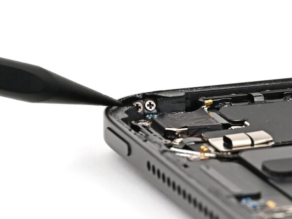 iPad Pro 13" Lock Button Replacement, Clean frame adhesive: 步骤 47 中的图像 2，3