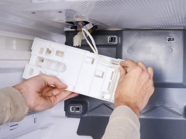 Samsung Refrigerator Icemaker Assembly Replacement (Freezer Icemaker): crwdns2935265:08crwdnd2935265:02crwdnd2935265:02crwdne2935265:0