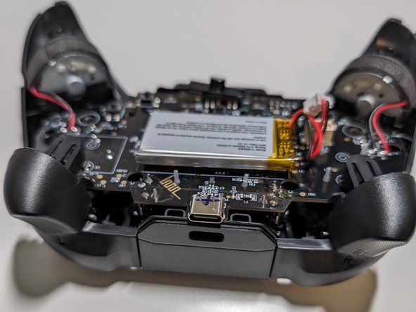 CANDY CON Wireless Controller Teardown, Reassembly tips: шаг 9, изображение 2 из 3