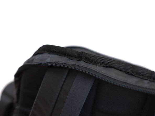 How to fix a Detached Backpack Strap, Clean the area: crwdns2935265:07crwdnd2935265:02crwdnd2935265:03crwdne2935265:0