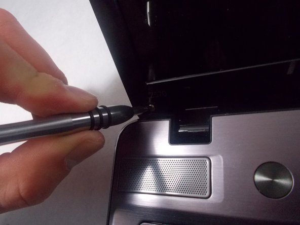 Lenovo IdeaPad Z570 Screen Replacement: crwdns2935265:07crwdnd2935265:02crwdnd2935265:02crwdne2935265:0