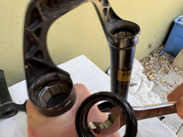 Fox32 Mountain Bike Front Air Suspension Fork Seal and Oil Replacement: étape 31, image 1 de 1