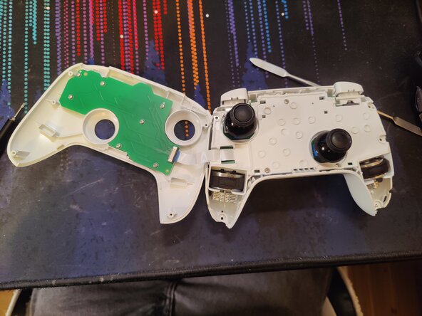 Disassembling 8BitDo Ultimate Bluetooth Controller, Remove the front plate: crwdns2935265:02crwdnd2935265:02crwdnd2935265:02crwdne2935265:0