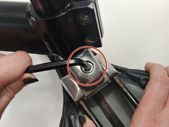 How to Replace a Bike Saddle When You Have a Rear Bike Rack: étape 5, image 1 de 3