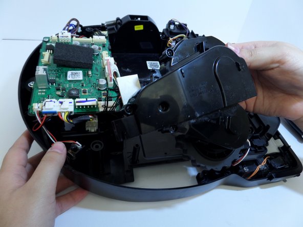 Samsung POWERbot R7070 Right Driving Wheel Replacement: crwdns2935265:015crwdnd2935265:02crwdnd2935265:02crwdne2935265:0