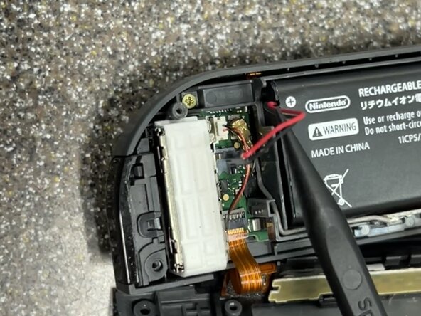 Right Joy-Con Teardown: crwdns2935265:03crwdnd2935265:02crwdnd2935265:02crwdne2935265:0