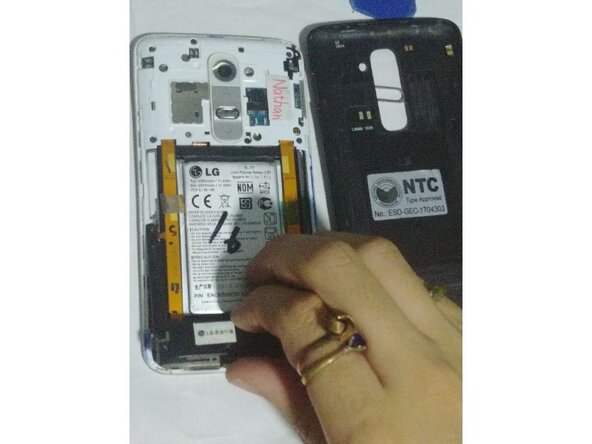 LG G2 Charging Port Replacement, Remove the screws: crwdns2935265:02crwdnd2935265:02crwdnd2935265:03crwdne2935265:0