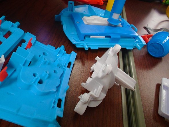 Toy Farm House Teardown, Teardown from The Inside.: crwdns2935265:04crwdnd2935265:02crwdnd2935265:03crwdne2935265:0