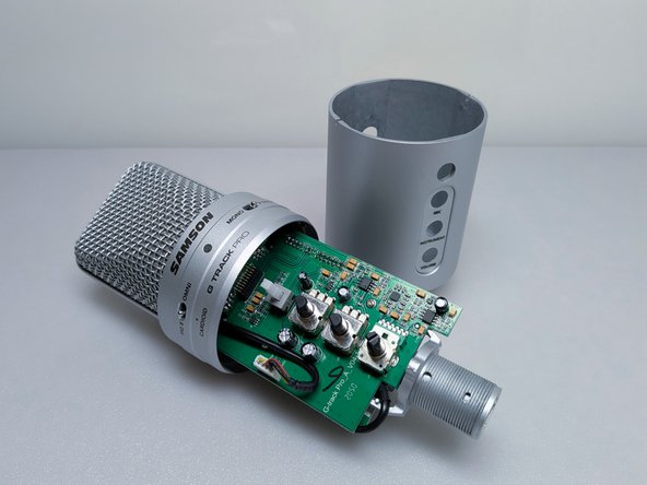 Samson G-Track Pro Teardown, Opening the Microphone: crwdns2935265:09crwdnd2935265:02crwdnd2935265:02crwdne2935265:0