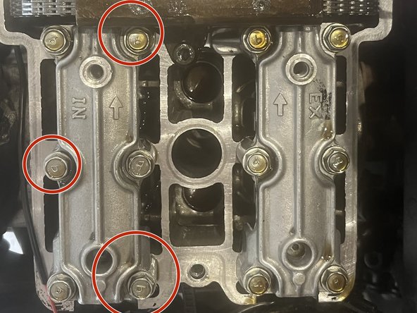 1999-2002 Suzuki SV650 Valve Inspection and Adjustment Replacement, Removing the valve covers: crwdns2935265:027crwdnd2935265:02crwdnd2935265:02crwdne2935265:0