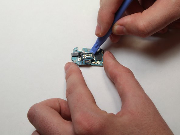 Samsung Gear Live Heart Rate Monitor Replacement, Pry up the heart rate sensor: 13 단계, 이미지 3개 중 2개