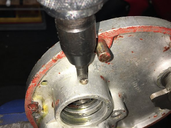 AJS/Matchless Lightweight Gearbox Overhaul, Remove the clutch actuator and mainshaft: crwdns2935265:017crwdnd2935265:03crwdnd2935265:03crwdne2935265:0