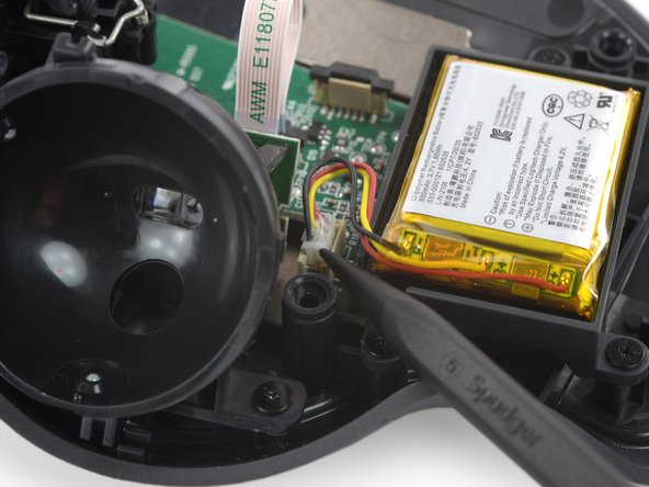 Logitech MX Ergo Battery Replacement, Disconnect the battery: crwdns2935265:013crwdnd2935265:02crwdnd2935265:02crwdne2935265:0