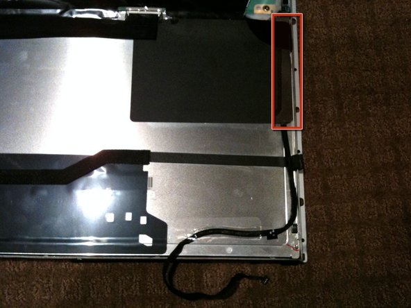 iMac Intel 20吋“EMC 2133和2210LCD面板温度传感器/电缆安装更换: 步骤 12 中的图像 1，1
