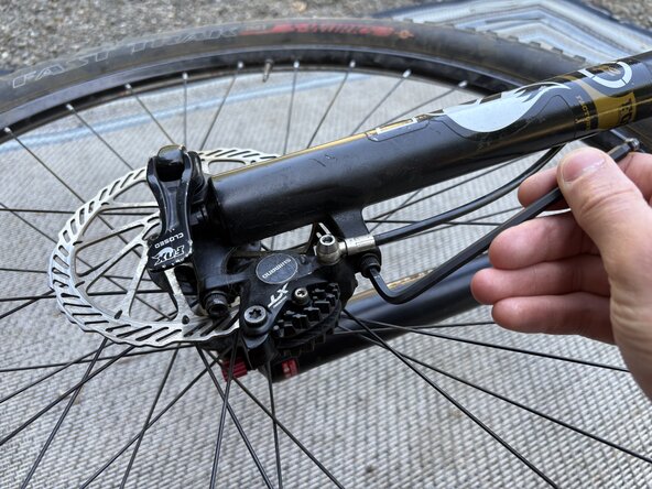 Fox32 Mountain Bike Front Air Suspension Fork Seal and Oil Replacement: étape 2, image 1 de 3