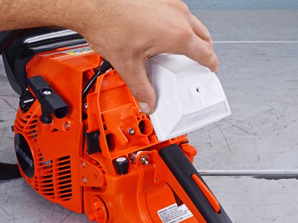 Echo Chain Saw CS590 2019 Ignition Assembly Replacement, Remove the air filter: crwdns2935265:05crwdnd2935265:03crwdnd2935265:03crwdne2935265:0