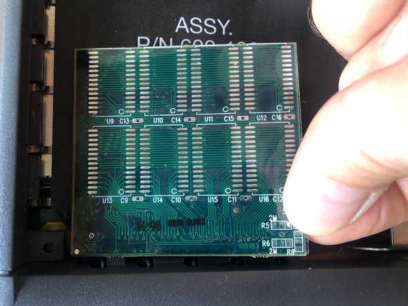 PowerBook 190cs teardown, RAM card removal: passo 6, immagine 2 di 2