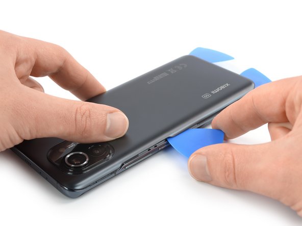 Mi 11 Screen Replacement, Slice the adhesive: crwdns2935265:04crwdnd2935265:02crwdnd2935265:03crwdne2935265:0