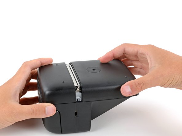 Polaroid Flip Bottom Shell Replacement, Remove the bottom shell: crwdns2935265:05crwdnd2935265:02crwdnd2935265:03crwdne2935265:0