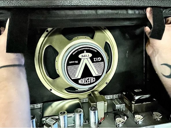 Fender 68 Custom Deluxe Reverb Speaker Replacement: crwdns2935265:06crwdnd2935265:03crwdnd2935265:03crwdne2935265:0