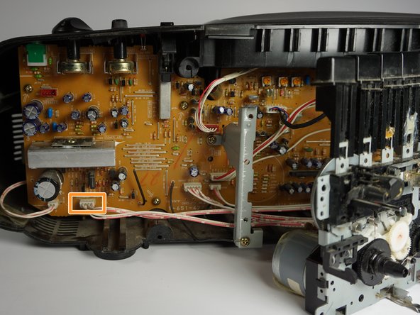 Sony CFD-8 Main Circuit Board Replacement, Main Circuit Board: crwdns2935265:06crwdnd2935265:02crwdnd2935265:03crwdne2935265:0