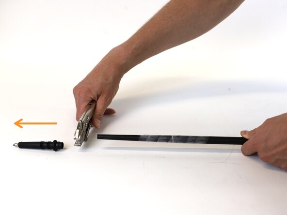 How to Replace the Tip of a Hiking Pole, Remove the tip: crwdns2935265:03crwdnd2935265:03crwdnd2935265:03crwdne2935265:0