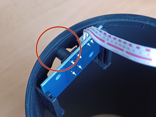 Anko Milk Frother SB-0802C1 Teardown, Separate the Button PCB from the outer shell: crwdns2935265:06crwdnd2935265:03crwdnd2935265:03crwdne2935265:0