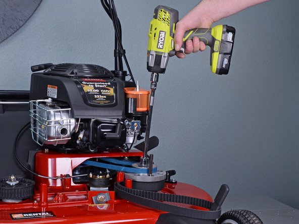 Toro Walk Behind Mowers 21199HD 2018 Right Spindle Replacement, Remove the engine brake: crwdns2935265:021crwdnd2935265:02crwdnd2935265:03crwdne2935265:0