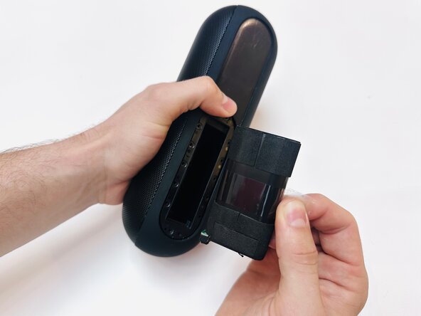 Beats Pill 2024 Battery Daughterboard Replacement: crwdns2935265:011crwdnd2935265:02crwdnd2935265:03crwdne2935265:0