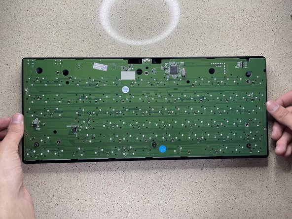 Logitech G PRO Keyboard Romer G Switch Replacement: 步骤 6 中的图像 2，3