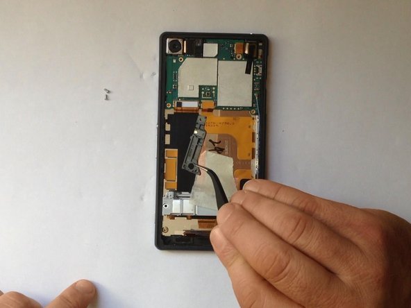 Sony Xperia Z2 Wi-Fiアンテナの交換 - iFixit 修理ガイド