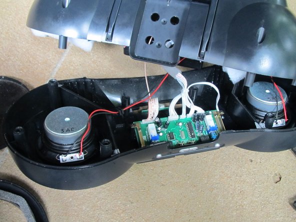 Opening the Sirius SP-B1 Sportster Boombox: crwdns2935265:04crwdnd2935265:02crwdnd2935265:03crwdne2935265:0