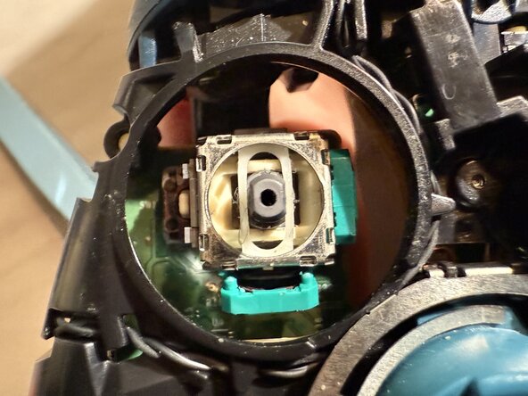 How to Fix Xbox Series (Model 1914) Controller Stick Drift Without Soldering: Schritt 6, Bild 2 von 3