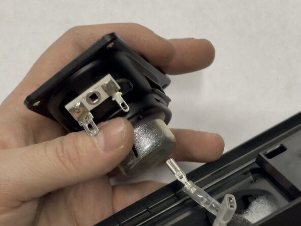 Razer Leviathan V2 X Disassembly Guide, Disconnect Speaker Wires: crwdns2935265:05crwdnd2935265:03crwdnd2935265:03crwdne2935265:0