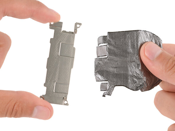 Google Pixel 10 Battery Replacement, Check the graphite sheet: 43 단계, 이미지 2개 중 2개