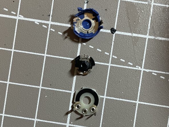 SteelSeries Arctis 7 2019 Edition Wireless CharMix Dial Potentiometer Replacement, Remove the existing potentiometer: crwdns2935265:05crwdnd2935265:01crwdnd2935265:01crwdne2935265:0