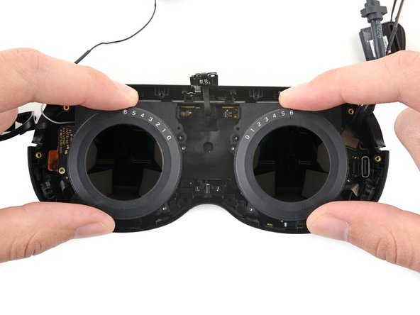 HTC Vive XR Elite Motion Sensor Replacement, Reposition the lens assembly: crwdns2935265:034crwdnd2935265:02crwdnd2935265:02crwdne2935265:0