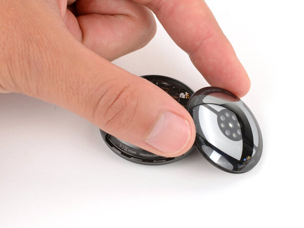 Google Pixel Watch 4 Screen Replacement, Reposition the back sensor glass: adım 16, 2 resimden 1.