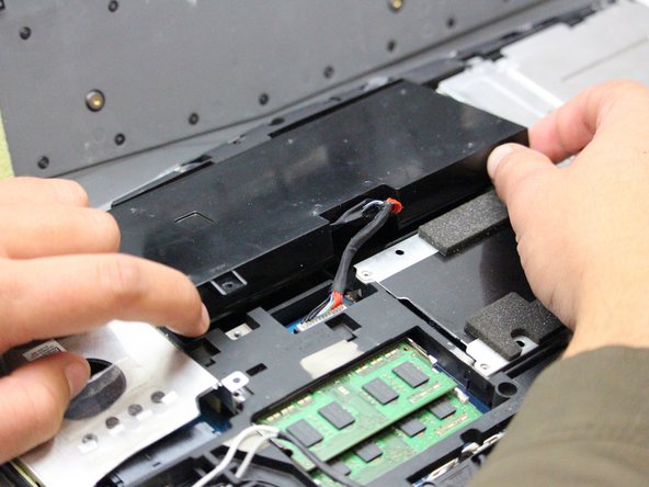 Alienware M17x Motherboard Replacement: step 4, image 2 of 2